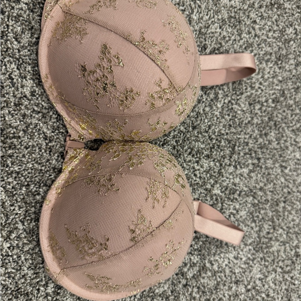 Victoria's Secret like new ‘very sexy’ push-up bra size 36DDD-sheer/lace accent
